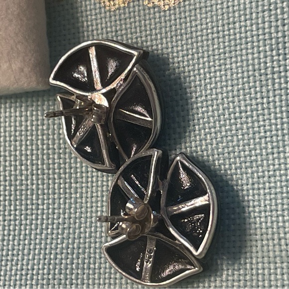 Sterling silver marcasite stud earrings - Picture 3 of 4